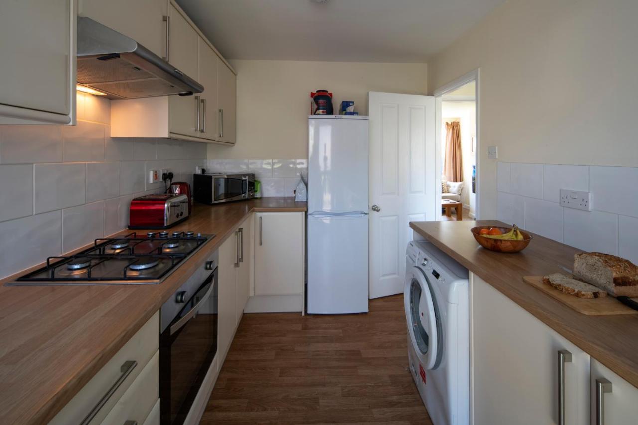 Henry'S Guesthouse Bath Bagian luar foto