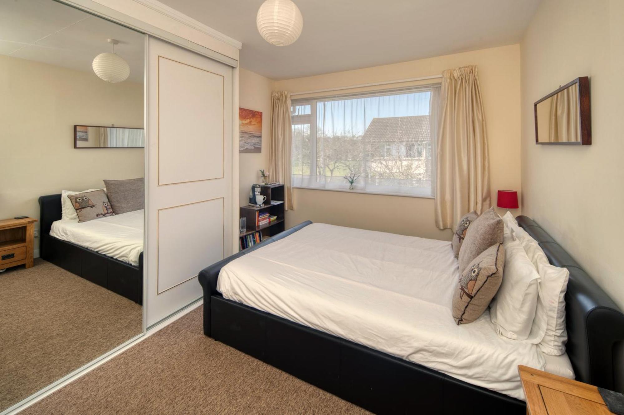 Henry'S Guesthouse Bath Bagian luar foto