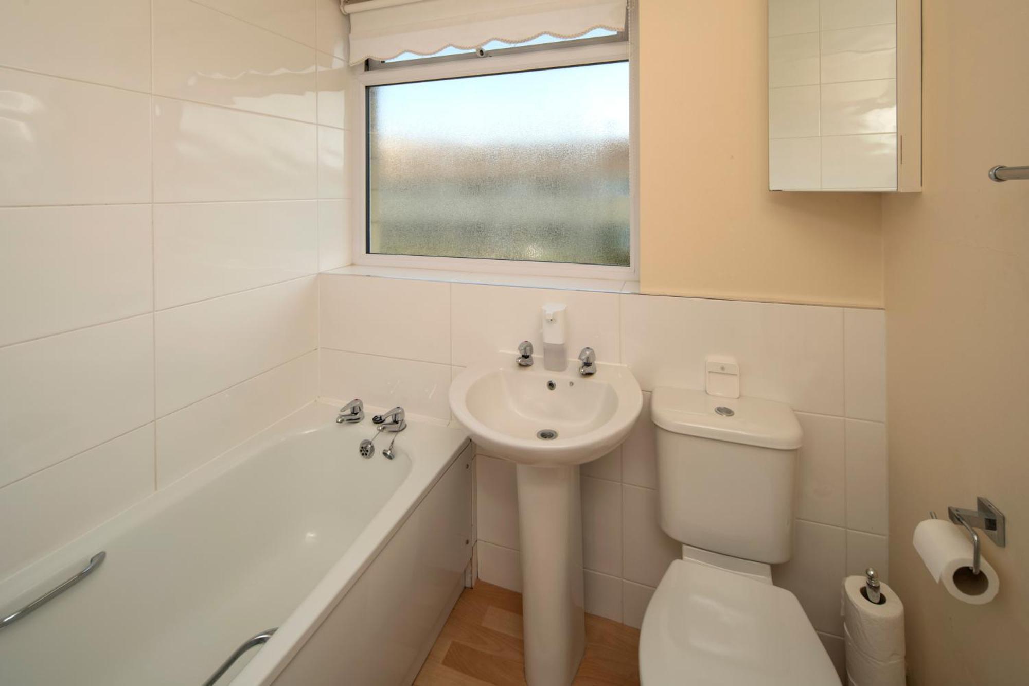 Henry'S Guesthouse Bath Bagian luar foto