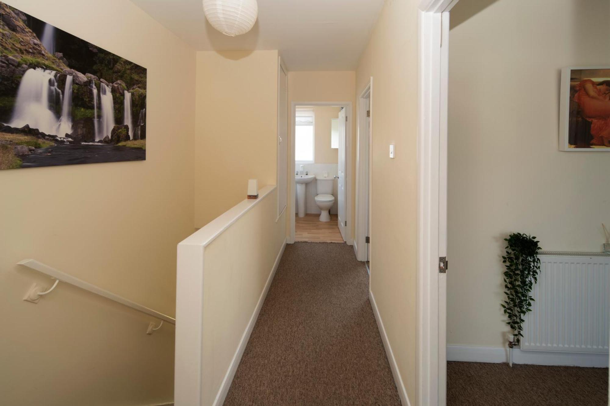 Henry'S Guesthouse Bath Bagian luar foto