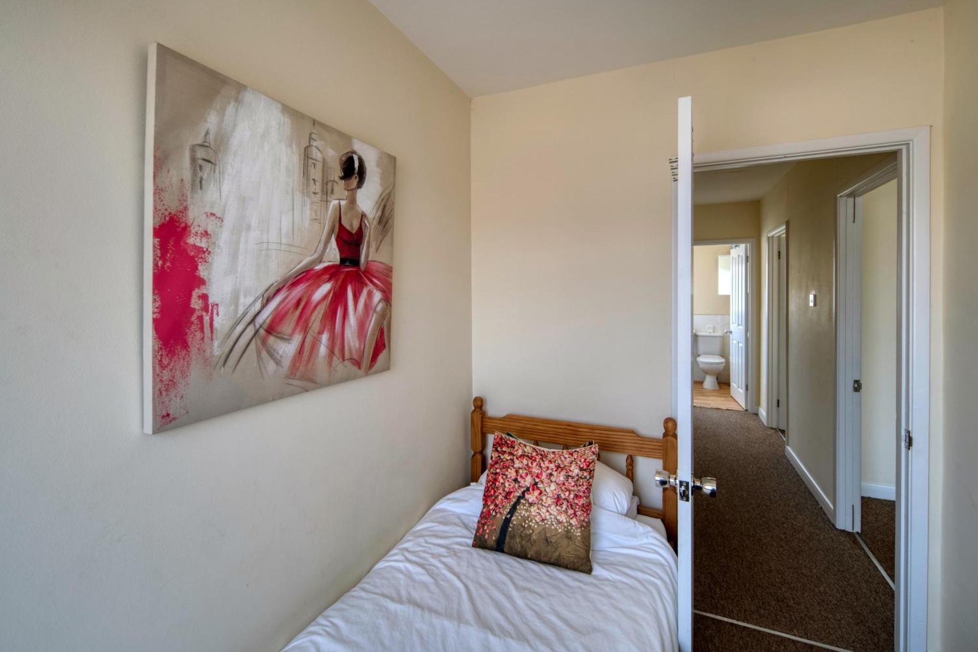 Henry'S Guesthouse Bath Bagian luar foto