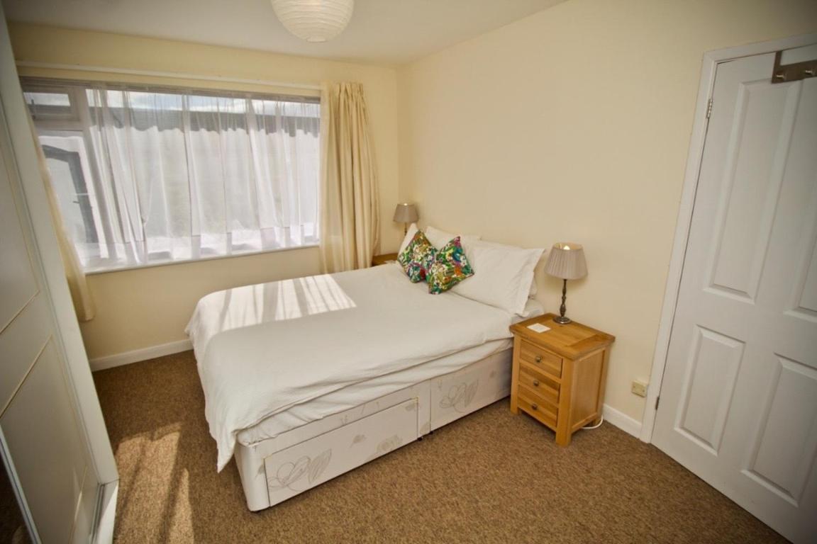 Henry'S Guesthouse Bath Bagian luar foto