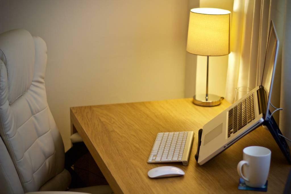 Henry'S Guesthouse Bath Bagian luar foto
