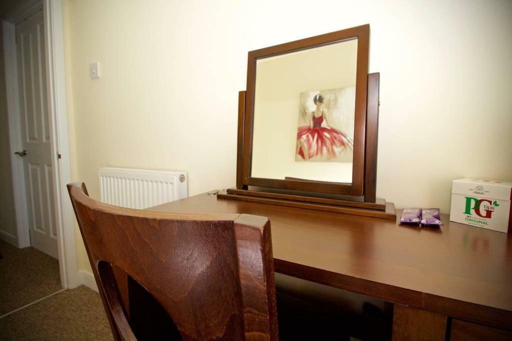 Henry'S Guesthouse Bath Bagian luar foto